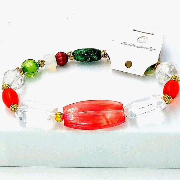 247B083. Hand-made Red, Green, Clear & Gold Bracelet - Picture 2 of 6